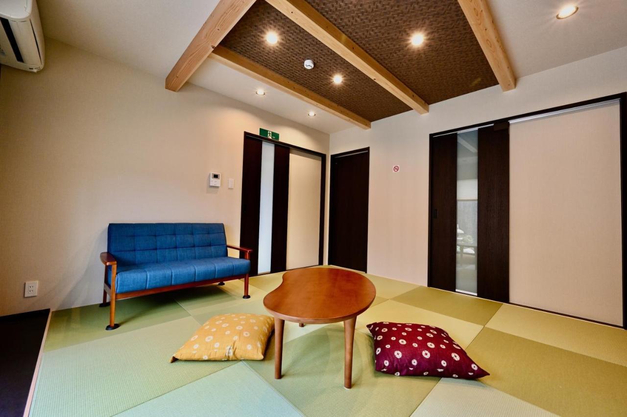 Manabi-Stay Takayama: Modern Kura Dining and Semi-Open-Air Bath in Traditional House Takayama  Exterior photo